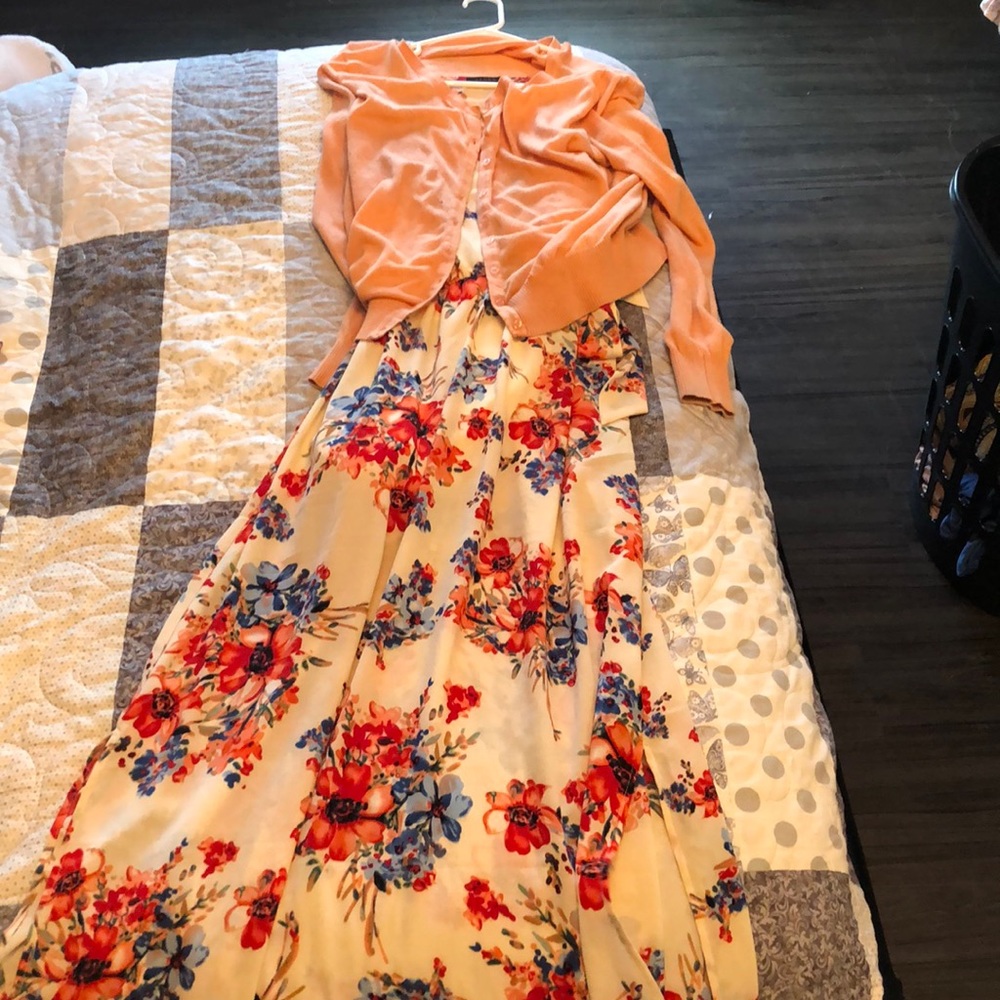 Ver elegant flows dress with sweater.